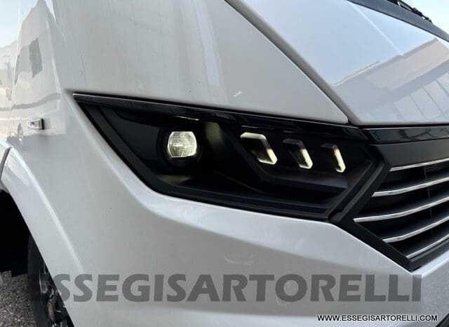 ADRIA SONIC PLUS 700 SL GARAGE LETTI GEMELLI GAMMA 2025 FARI LED E UCONNECT 10″ pieno