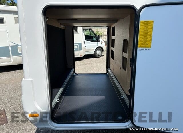 ADRIA SONIC PLUS 700 SL GARAGE LETTI GEMELLI GAMMA 2025 FARI LED E UCONNECT 10″ pieno