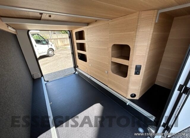 ADRIA SONIC PLUS 700 SL GARAGE LETTI GEMELLI GAMMA 2025 FARI LED E UCONNECT 10″ pieno