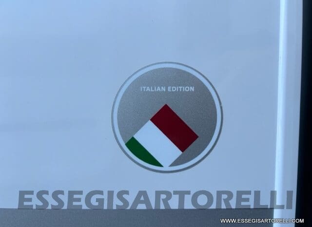 ADRIA SONIC PLUS 700 SL GARAGE LETTI GEMELLI GAMMA 2025 FARI LED E UCONNECT 10″ pieno