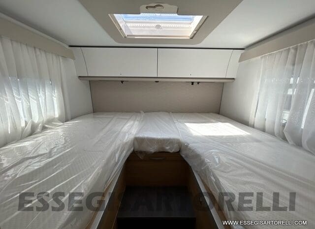 ADRIA SONIC PLUS 700 SL GARAGE LETTI GEMELLI GAMMA 2025 FARI LED E UCONNECT 10″ pieno