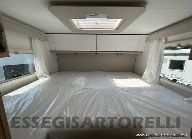 ADRIA SONIC PLUS 700 SL GARAGE LETTI GEMELLI GAMMA 2025 FARI LED E UCONNECT 10″ pieno