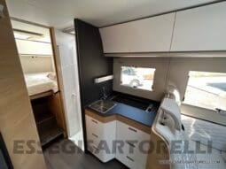 ADRIA SONIC PLUS 700 SL GARAGE LETTI GEMELLI GAMMA 2025 FARI LED E UCONNECT 10″ pieno