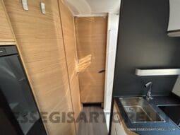 ADRIA SONIC PLUS 700 SL GARAGE LETTI GEMELLI GAMMA 2025 FARI LED E UCONNECT 10″ pieno