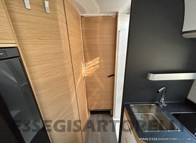 ADRIA SONIC PLUS 700 SL GARAGE LETTI GEMELLI GAMMA 2025 FARI LED E UCONNECT 10″ pieno