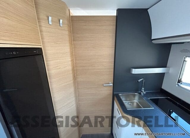 ADRIA SONIC PLUS 700 SL GARAGE LETTI GEMELLI GAMMA 2025 FARI LED E UCONNECT 10″ pieno