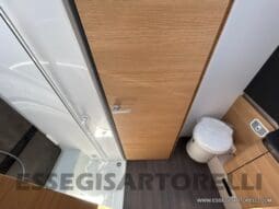 ADRIA SONIC PLUS 700 SL GARAGE LETTI GEMELLI GAMMA 2025 FARI LED E UCONNECT 10″ pieno