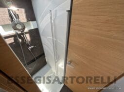 ADRIA SONIC PLUS 700 SL GARAGE LETTI GEMELLI GAMMA 2025 FARI LED E UCONNECT 10″ pieno