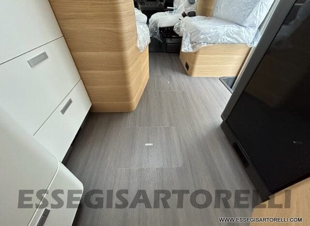 ADRIA SONIC PLUS 700 SL GARAGE LETTI GEMELLI GAMMA 2025 FARI LED E UCONNECT 10″ pieno