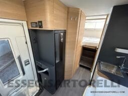 ADRIA SONIC PLUS 700 SL GARAGE LETTI GEMELLI GAMMA 2025 FARI LED E UCONNECT 10″ pieno