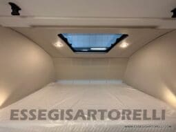 ADRIA SONIC PLUS 700 SL GARAGE LETTI GEMELLI GAMMA 2025 FARI LED E UCONNECT 10″ pieno