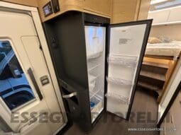 ADRIA SONIC PLUS 700 SL GARAGE LETTI GEMELLI GAMMA 2025 FARI LED E UCONNECT 10″ pieno