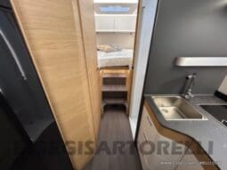 ADRIA SONIC PLUS 700 SL GARAGE LETTI GEMELLI GAMMA 2025 FARI LED E UCONNECT 10″ pieno