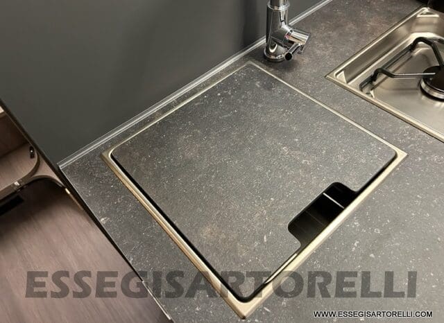 ADRIA SONIC PLUS 700 SL GARAGE LETTI GEMELLI GAMMA 2025 FARI LED E UCONNECT 10″ pieno