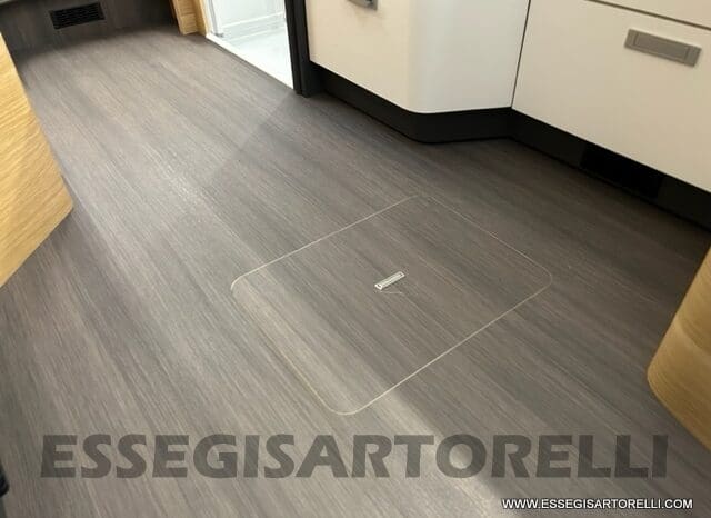 ADRIA SONIC PLUS 700 SL GARAGE LETTI GEMELLI GAMMA 2025 FARI LED E UCONNECT 10″ pieno