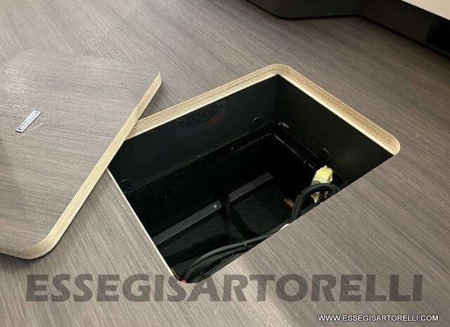 ADRIA SONIC PLUS 700 SL GARAGE LETTI GEMELLI GAMMA 2025 FARI LED E UCONNECT 10″ pieno