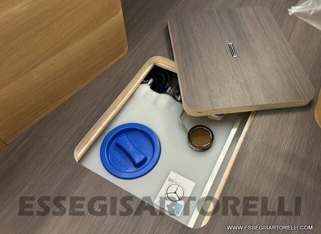 ADRIA SONIC PLUS 700 SL GARAGE LETTI GEMELLI GAMMA 2025 FARI LED E UCONNECT 10″ pieno