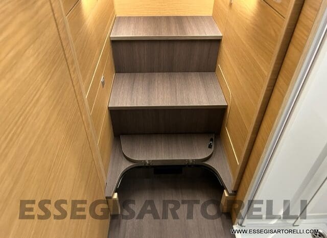 ADRIA SONIC PLUS 700 SL GARAGE LETTI GEMELLI GAMMA 2025 FARI LED E UCONNECT 10″ pieno