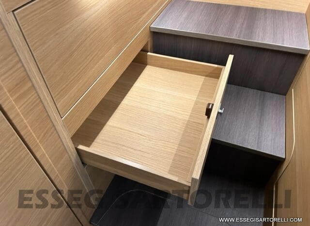 ADRIA SONIC PLUS 700 SL GARAGE LETTI GEMELLI GAMMA 2025 FARI LED E UCONNECT 10″ pieno