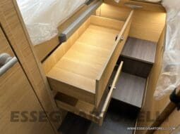 ADRIA SONIC PLUS 700 SL GARAGE LETTI GEMELLI GAMMA 2025 FARI LED E UCONNECT 10″ pieno