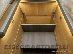 ADRIA SONIC PLUS 700 SL GARAGE LETTI GEMELLI GAMMA 2025 FARI LED E UCONNECT 10″ pieno