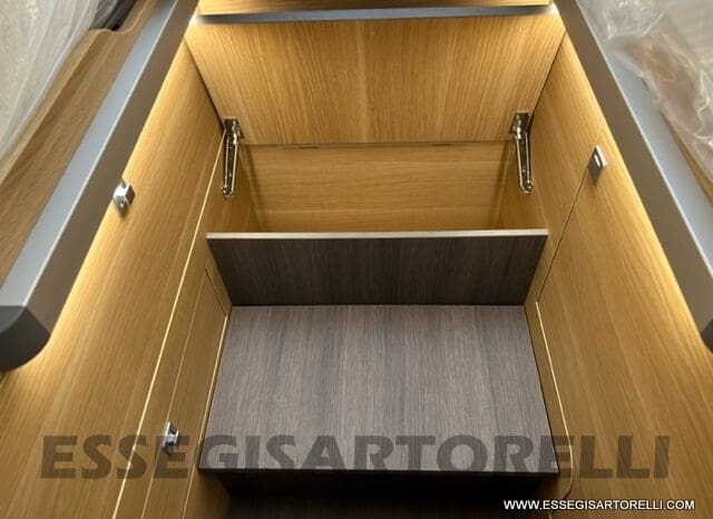 ADRIA SONIC PLUS 700 SL GARAGE LETTI GEMELLI GAMMA 2025 FARI LED E UCONNECT 10″ pieno