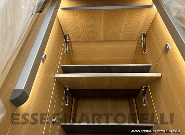 ADRIA SONIC PLUS 700 SL GARAGE LETTI GEMELLI GAMMA 2025 FARI LED E UCONNECT 10″ pieno