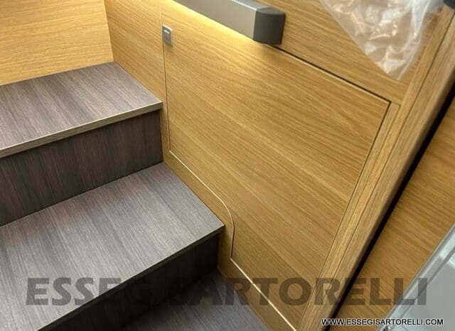 ADRIA SONIC PLUS 700 SL GARAGE LETTI GEMELLI GAMMA 2025 FARI LED E UCONNECT 10″ pieno