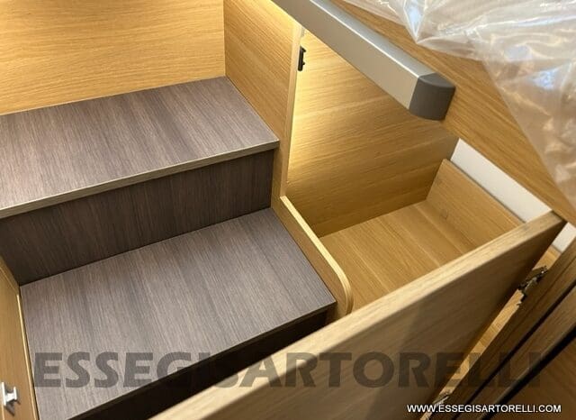 ADRIA SONIC PLUS 700 SL GARAGE LETTI GEMELLI GAMMA 2025 FARI LED E UCONNECT 10″ pieno