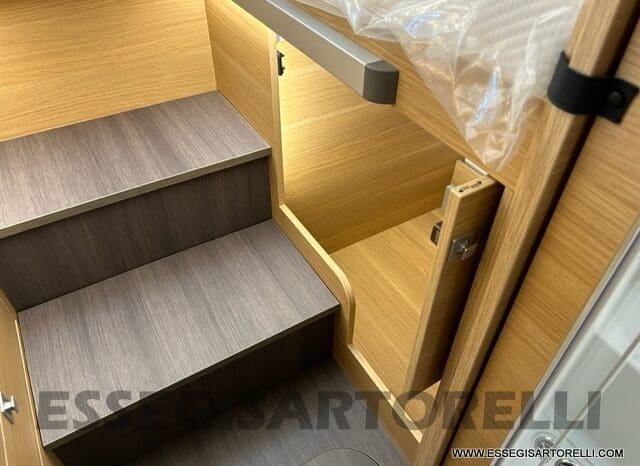 ADRIA SONIC PLUS 700 SL GARAGE LETTI GEMELLI GAMMA 2025 FARI LED E UCONNECT 10″ pieno