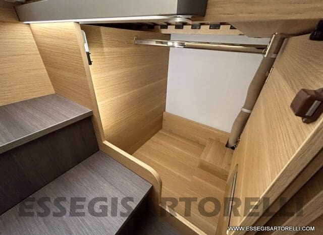 ADRIA SONIC PLUS 700 SL GARAGE LETTI GEMELLI GAMMA 2025 FARI LED E UCONNECT 10″ pieno