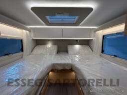 ADRIA SONIC PLUS 700 SL GARAGE LETTI GEMELLI GAMMA 2025 FARI LED E UCONNECT 10″ pieno