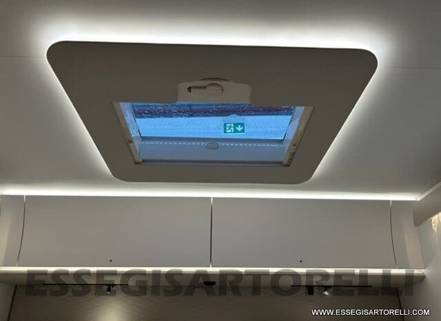 ADRIA SONIC PLUS 700 SL GARAGE LETTI GEMELLI GAMMA 2025 FARI LED E UCONNECT 10″ pieno