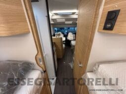 ADRIA SONIC PLUS 700 SL GARAGE LETTI GEMELLI GAMMA 2025 FARI LED E UCONNECT 10″ pieno