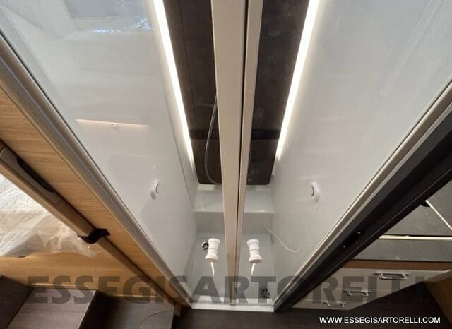 ADRIA SONIC PLUS 700 SL GARAGE LETTI GEMELLI GAMMA 2025 FARI LED E UCONNECT 10″ pieno