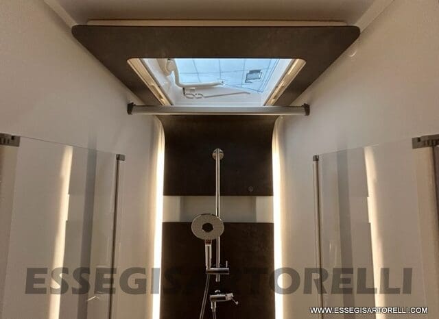 ADRIA SONIC PLUS 700 SL GARAGE LETTI GEMELLI GAMMA 2025 FARI LED E UCONNECT 10″ pieno