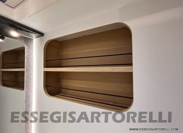 ADRIA SONIC PLUS 700 SL GARAGE LETTI GEMELLI GAMMA 2025 FARI LED E UCONNECT 10″ pieno