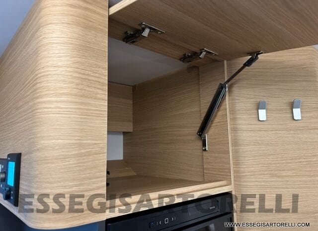 ADRIA SONIC PLUS 700 SL GARAGE LETTI GEMELLI GAMMA 2025 FARI LED E UCONNECT 10″ pieno