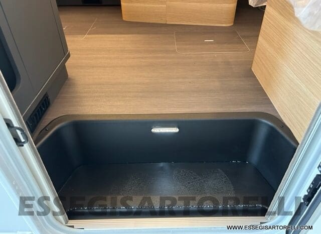 ADRIA SONIC PLUS 700 SL GARAGE LETTI GEMELLI GAMMA 2025 FARI LED E UCONNECT 10″ pieno