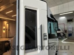 ADRIA SONIC PLUS 700 SL GARAGE LETTI GEMELLI GAMMA 2025 FARI LED E UCONNECT 10″ pieno