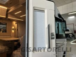 ADRIA SONIC PLUS 700 SL GARAGE LETTI GEMELLI GAMMA 2025 FARI LED E UCONNECT 10″ pieno