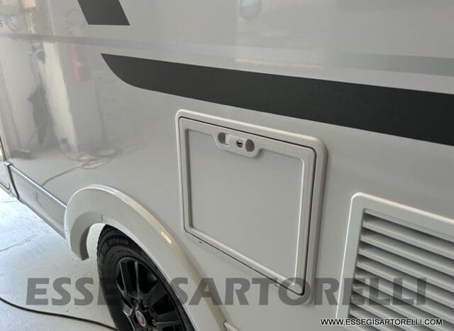 ADRIA SONIC PLUS 700 SL GARAGE LETTI GEMELLI GAMMA 2025 FARI LED E UCONNECT 10″ pieno