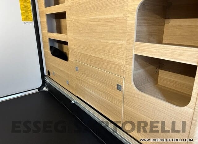 ADRIA SONIC PLUS 700 SL GARAGE LETTI GEMELLI GAMMA 2025 FARI LED E UCONNECT 10″ pieno