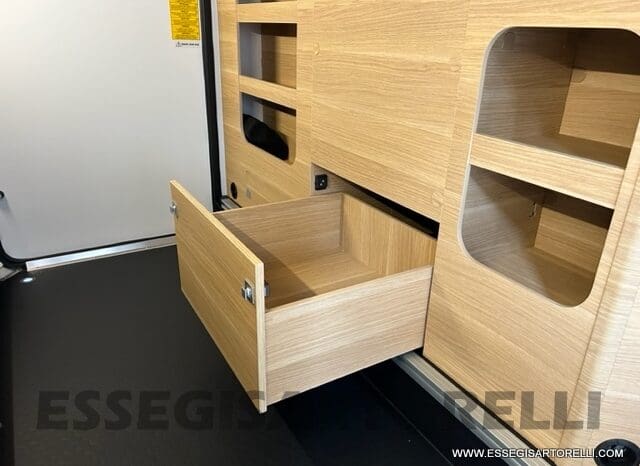 ADRIA SONIC PLUS 700 SL GARAGE LETTI GEMELLI GAMMA 2025 FARI LED E UCONNECT 10″ pieno