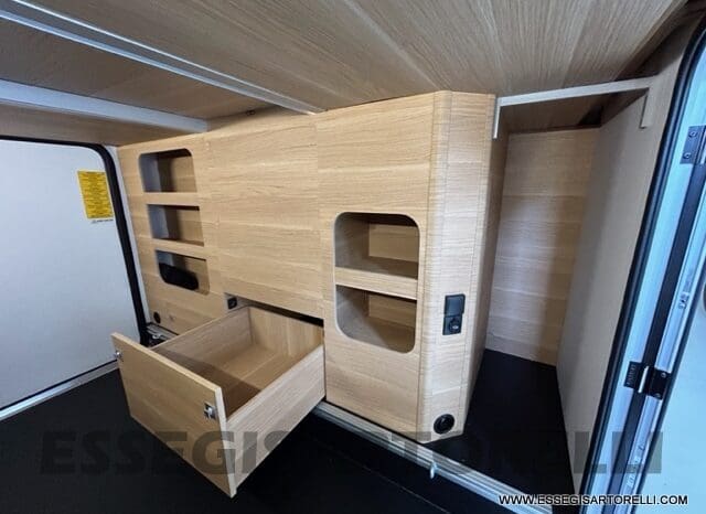 ADRIA SONIC PLUS 700 SL GARAGE LETTI GEMELLI GAMMA 2025 FARI LED E UCONNECT 10″ pieno