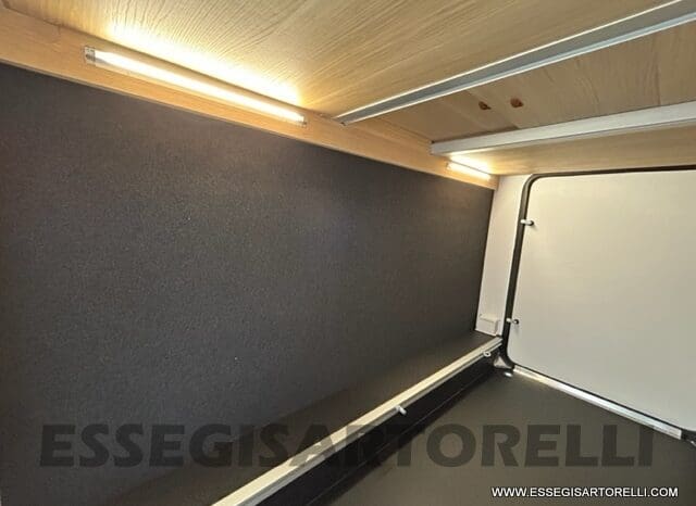 ADRIA SONIC PLUS 700 SL GARAGE LETTI GEMELLI GAMMA 2025 FARI LED E UCONNECT 10″ pieno