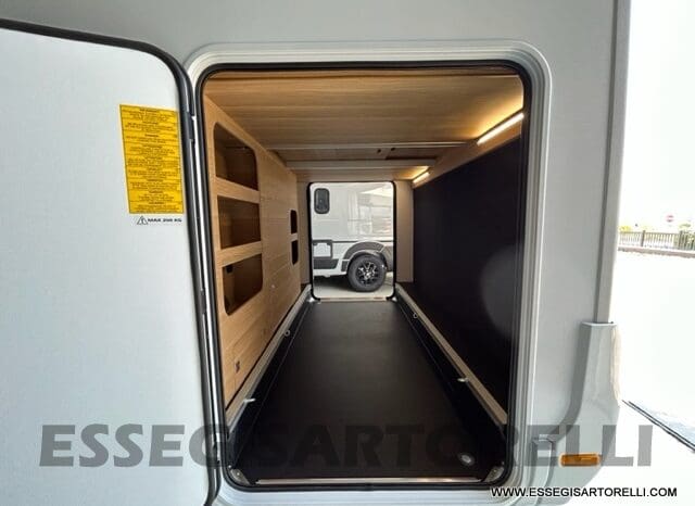 ADRIA SONIC PLUS 700 SL GARAGE LETTI GEMELLI GAMMA 2025 FARI LED E UCONNECT 10″ pieno