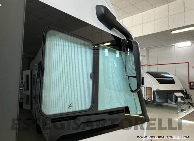 ADRIA SONIC PLUS 700 SL GARAGE LETTI GEMELLI GAMMA 2025 FARI LED E UCONNECT 10″ pieno