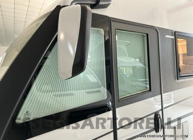 ADRIA SONIC PLUS 700 SL GARAGE LETTI GEMELLI GAMMA 2025 FARI LED E UCONNECT 10″ pieno