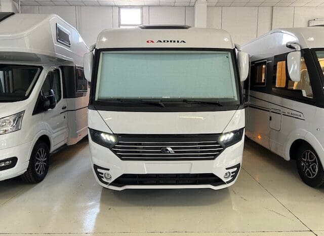ADRIA SONIC PLUS 700 SL GARAGE LETTI GEMELLI GAMMA 2025 FARI LED E UCONNECT 10″ pieno